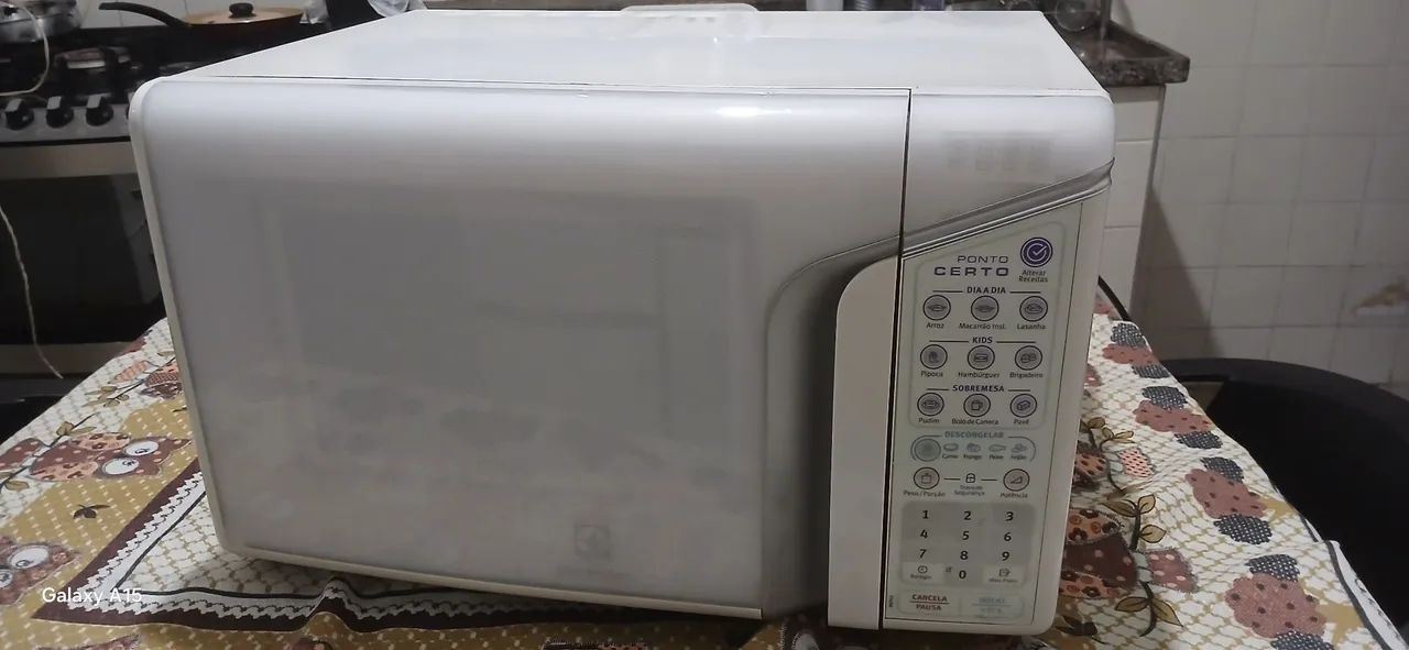 Microondas ELETROLUX 31l. 295 reais