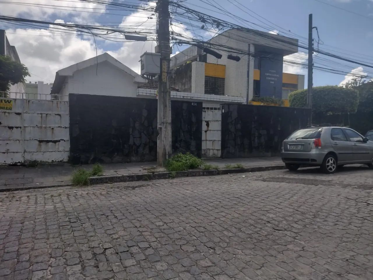 VENDO CASA COM 4 QUARTOS NO BAIRRO DA TORRE / RECIFE