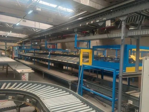 01 SISTEMA TRANSPORTADOR COMPOSTO POR: ESTAÇÕES DE TRABALHO, ENFARDADORA, DIRECIONAMENTOS?