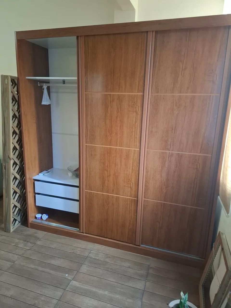 Guarda-roupa/portas de correr - Foto 2