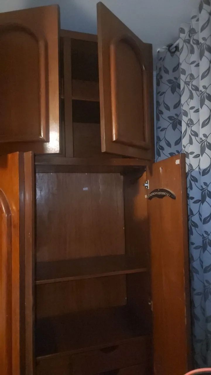 Guarda roupa em madeira maciça - Foto 5