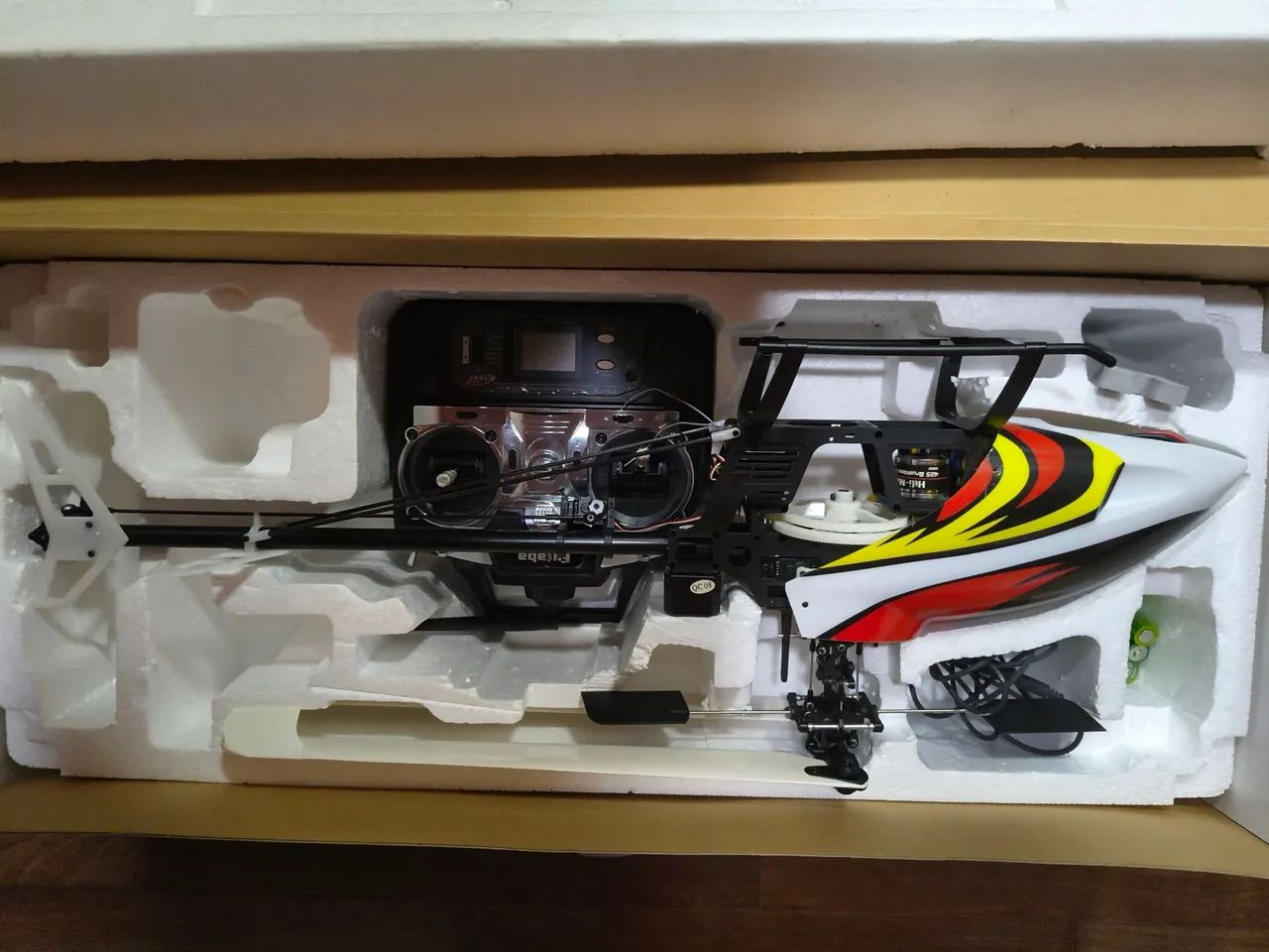 Helicóptero futaba AXE400 RTF  - Foto 4