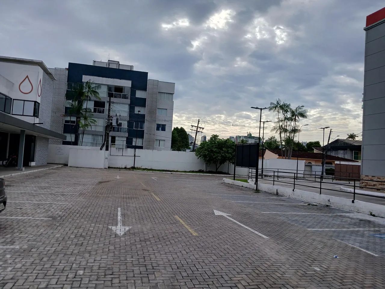 Aluga- se Sala Comercia Djama Batista 200m2 Creci-Am 6789  * - Foto 4