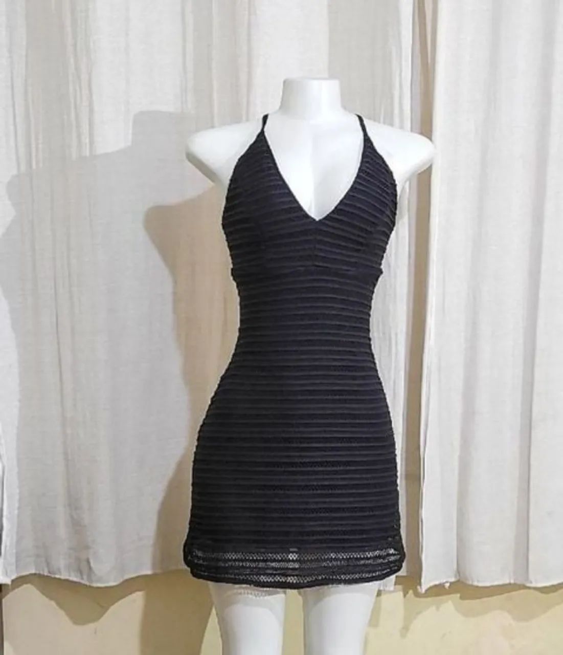 Vestido preto recortes handbook tam PP