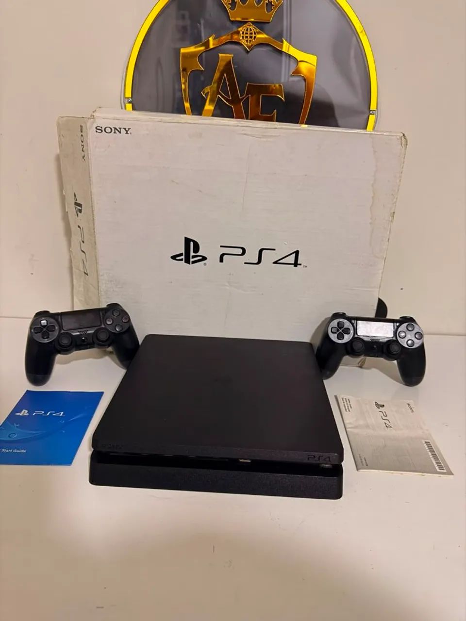 Ps4 Slim 1 terá com 2 controles 