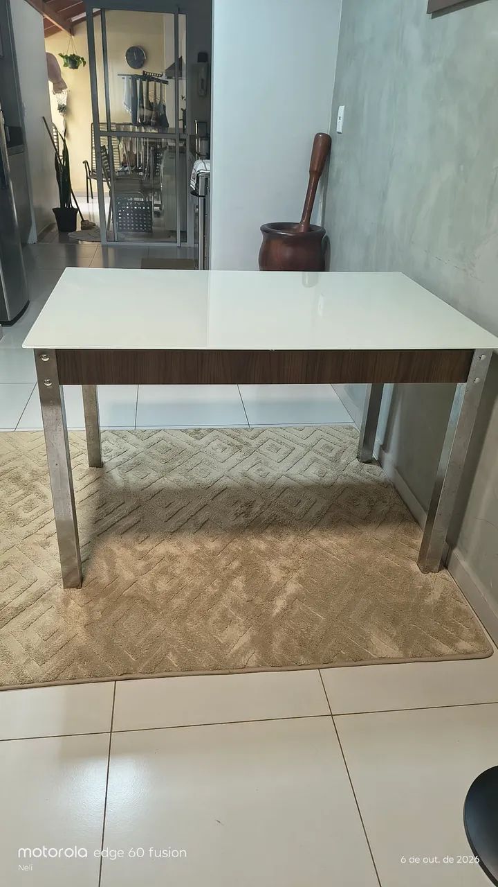 Mesa com 04 cadeiras  - Foto 3