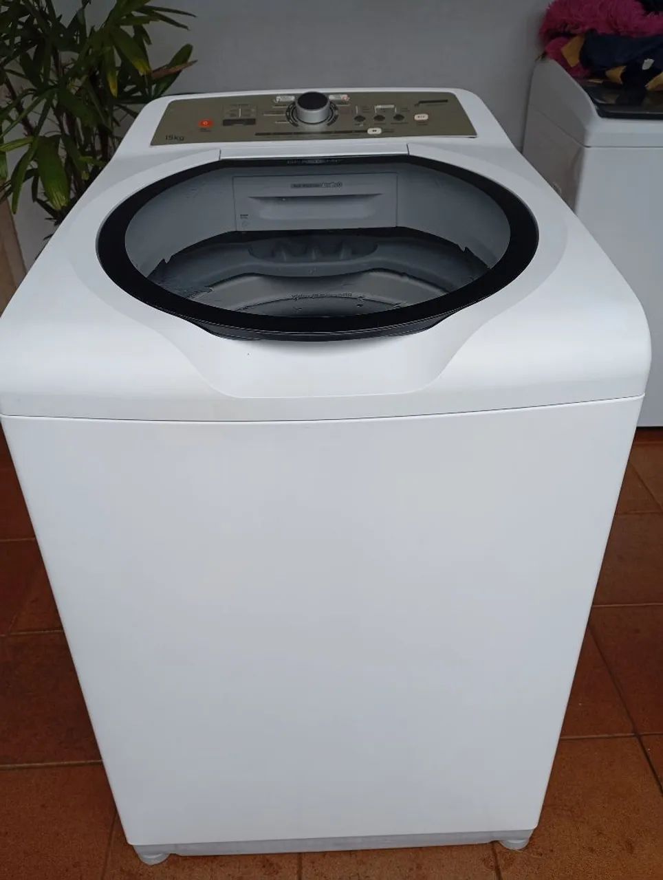 Maquina fais tudo Brastemp 15 kilos tem placas nova está em perfeito funcionamento 