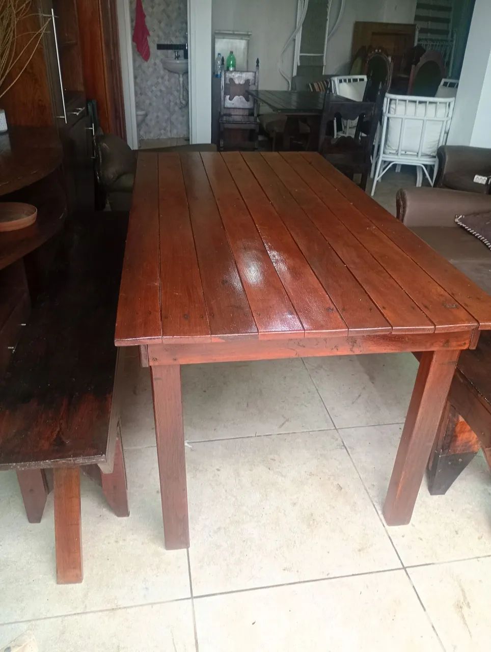 Mesa e 2 bancos em madeira - Foto 4