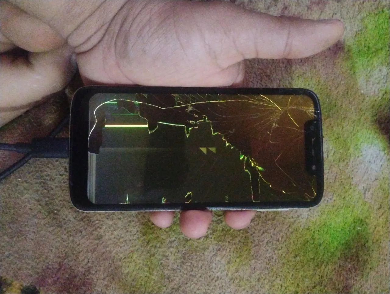 Celular Motorola G7 play com defeito na tela e bateria ?