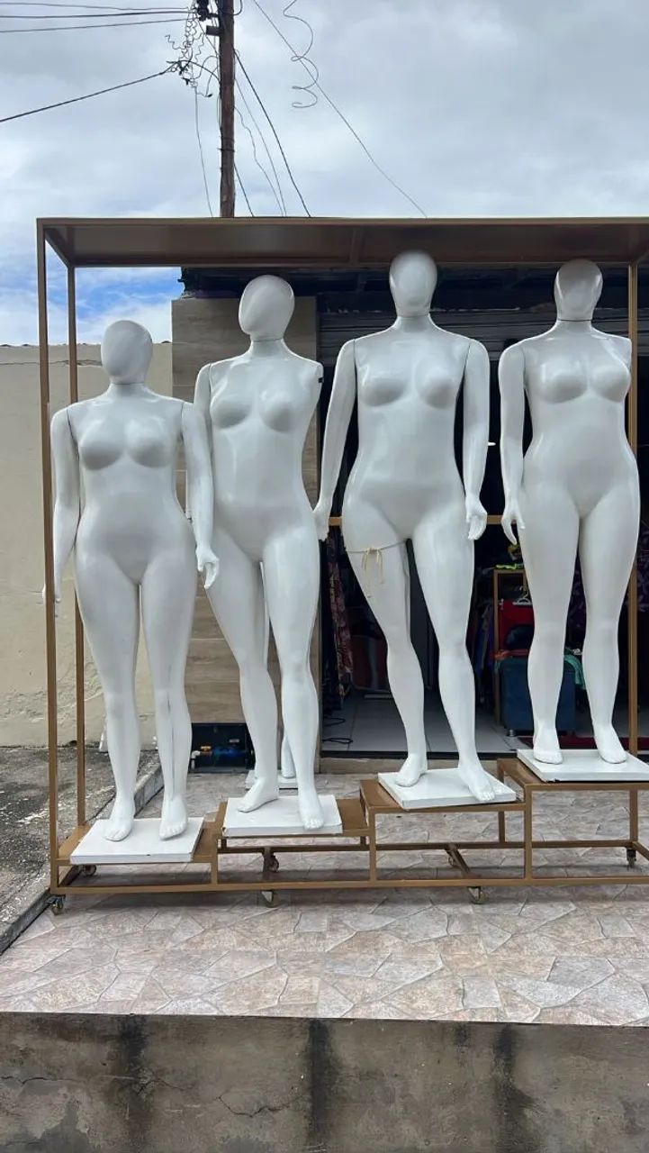 vendo manequim com as base 3 mil