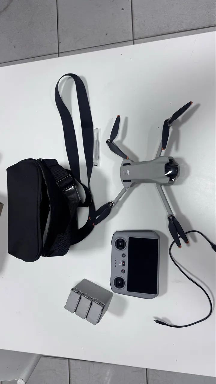 DJI Mini 3 Fly More Combo com Controle Tela DJI RC e 3 Baterias - Usado só pix sem troca