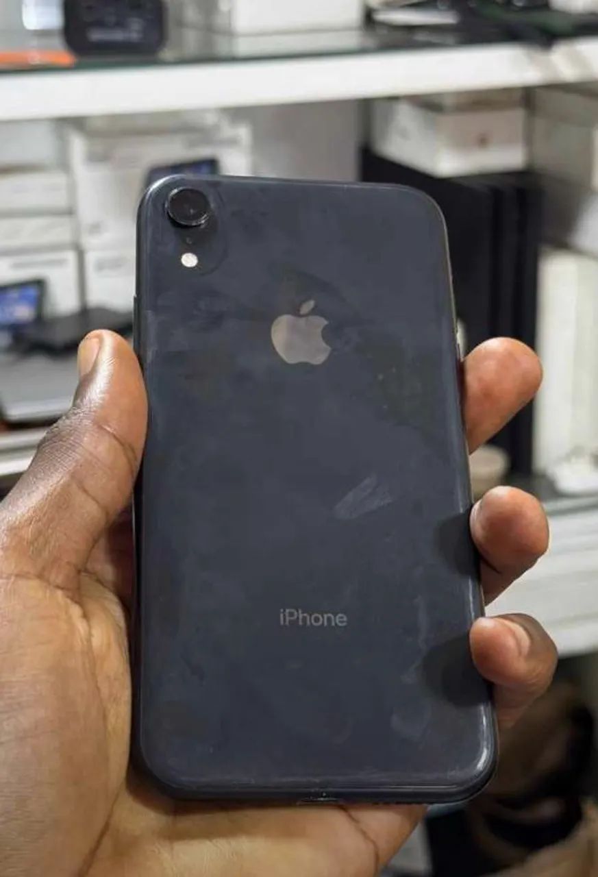 iPhone XR, faço troca em Android com volta do interessado - Foto 2