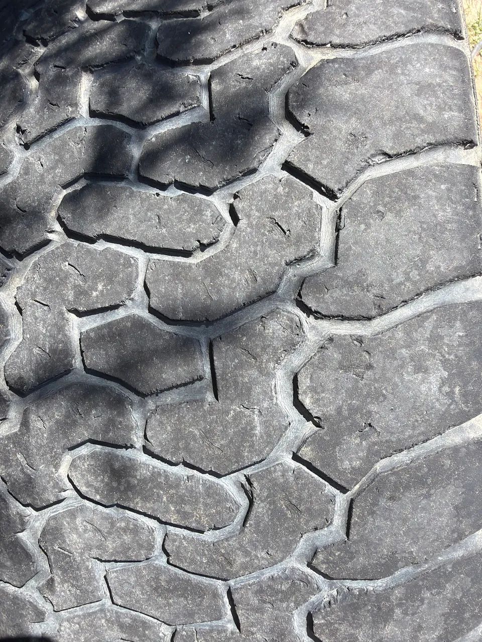 Pneus XBRIbrutus 265/65 R20 AT $200 cada - Foto 4