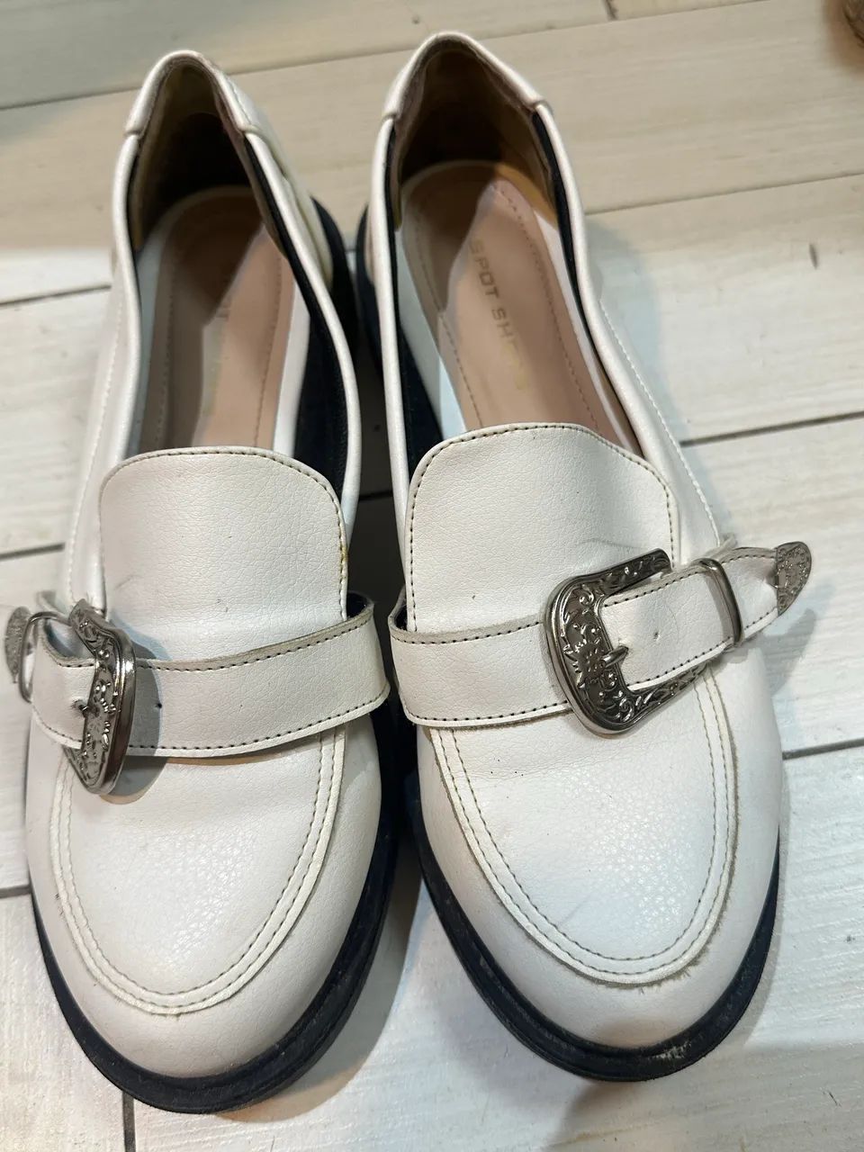 mocassim branco com fivela tam 36 - Foto 2