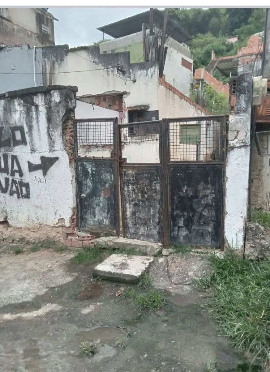 Terreno e casa desativado 