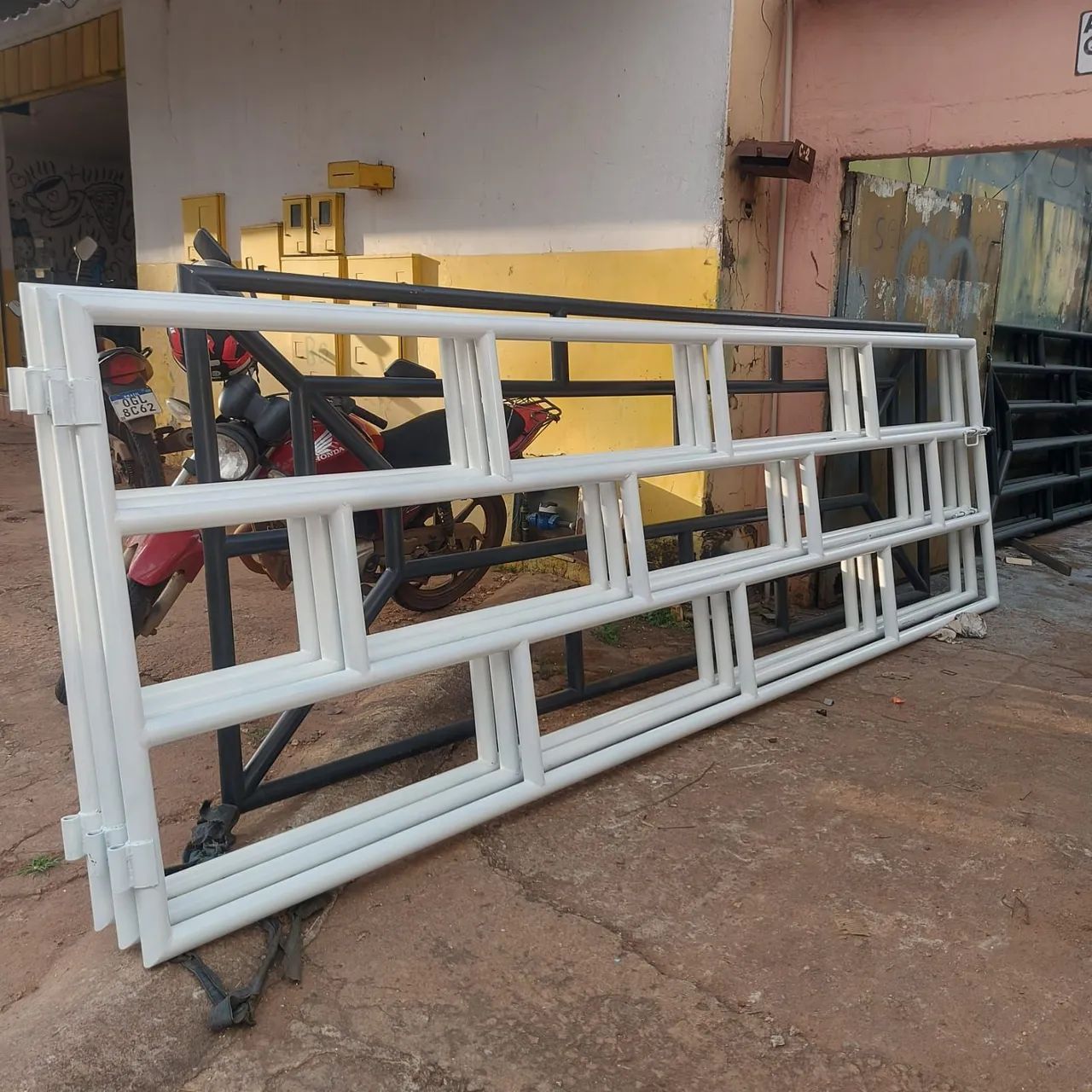 VENDE PORTEIRAS E MATA BURRO