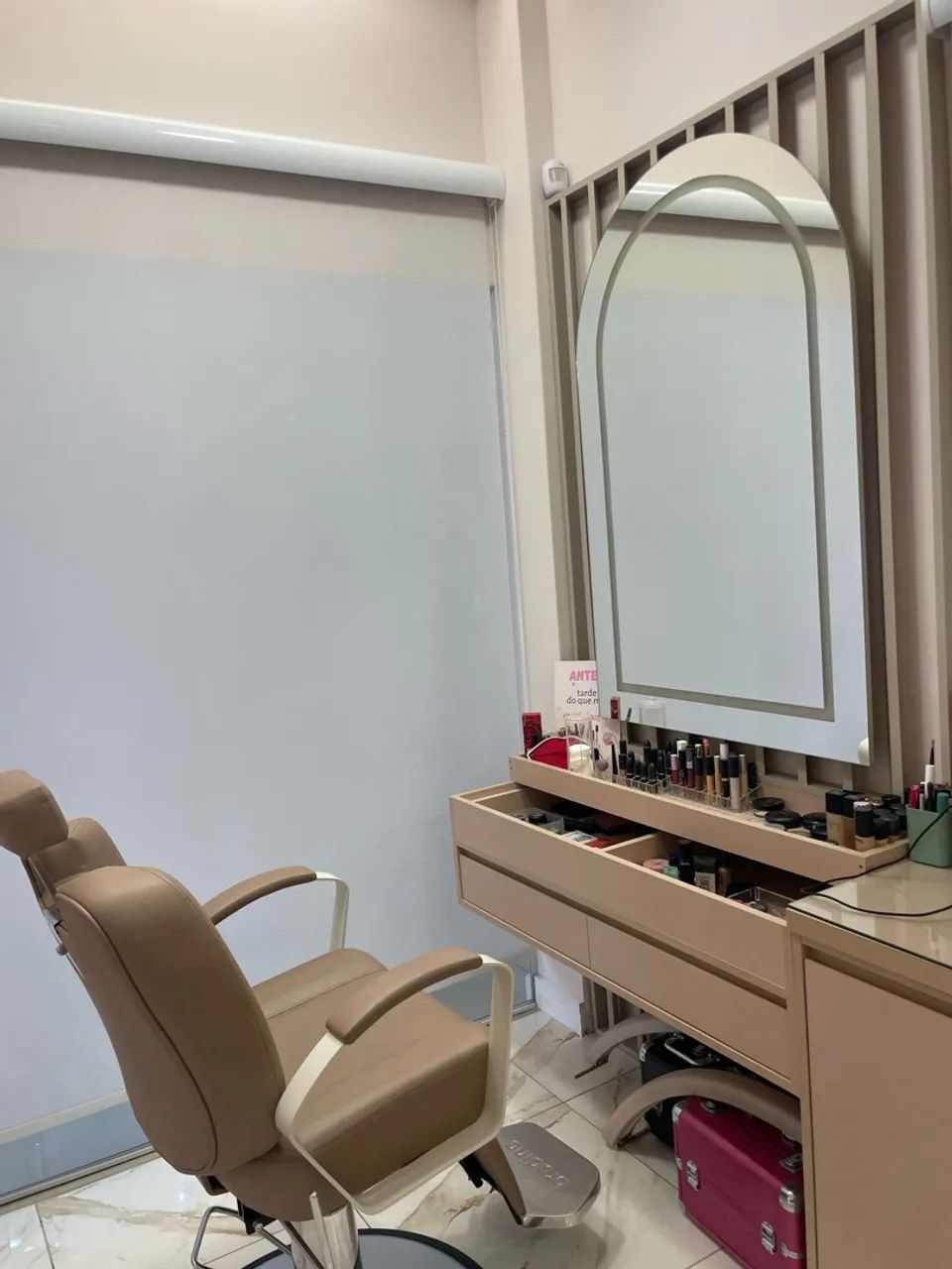 Poltrona de Maquiagem, Design de sobrancelha 