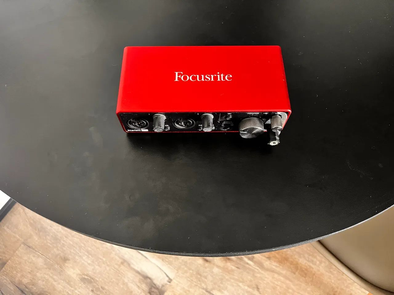 Focusrite Scarlett 2i2 3ª Geração - Interface de Áudio USB