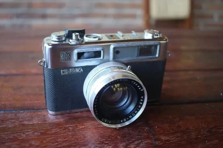 Yashica Electro 35 -  Muito Conservada