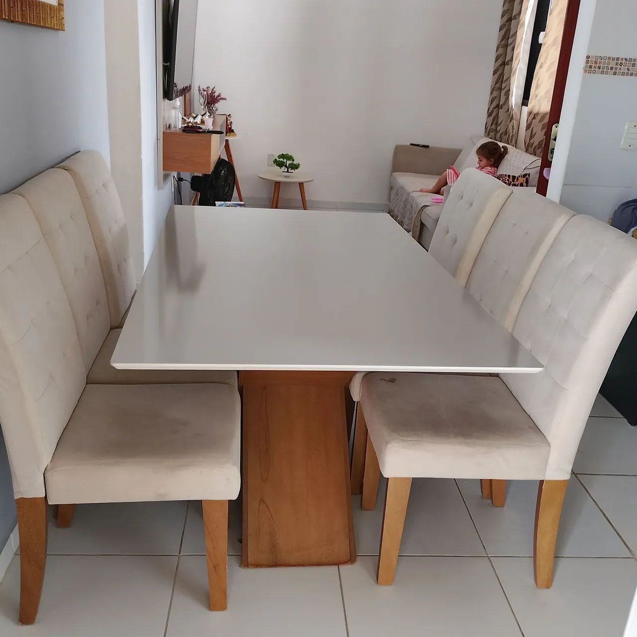 Mesa com 6 cadeiras 