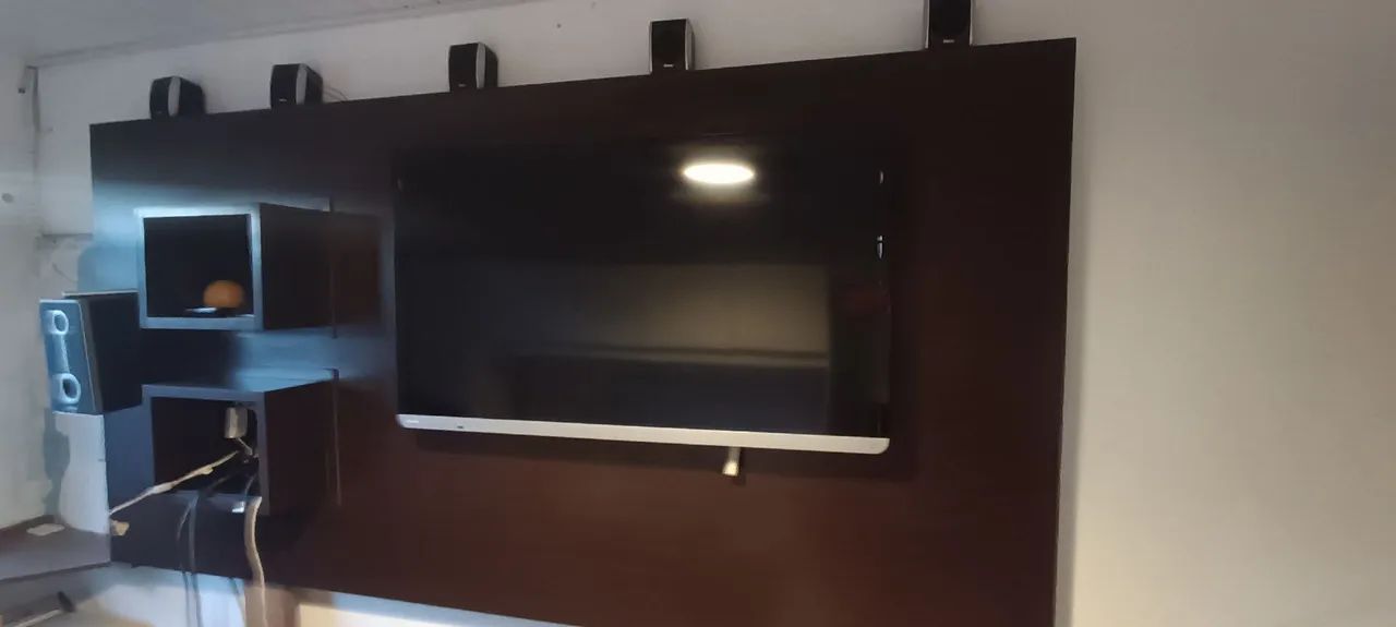 Painel com TV