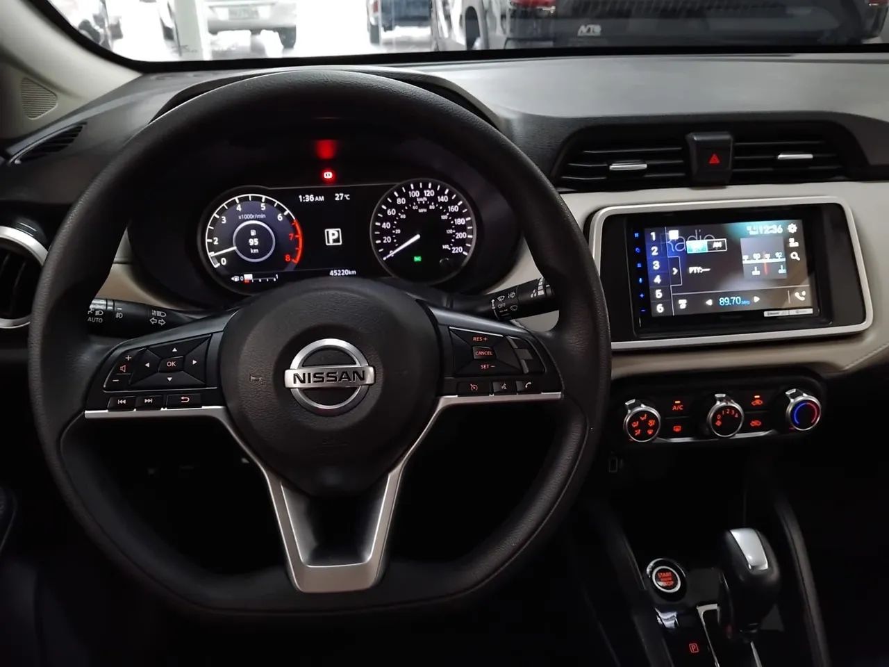 Motorista com veículo 