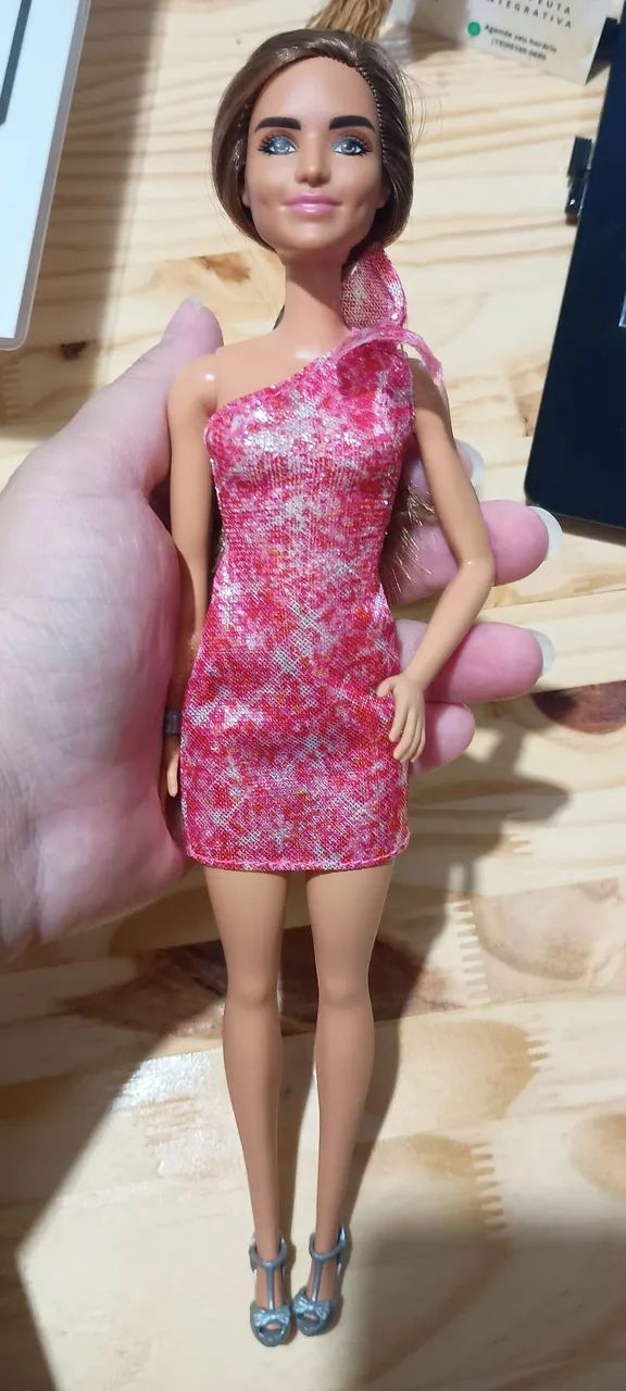 Boneca Barbie básica Glitter  - Foto 2