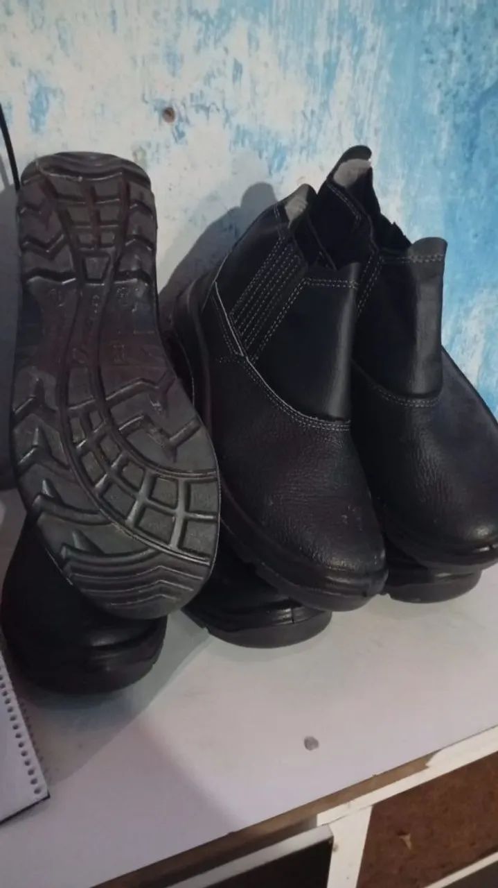3 pares de botas  número 44