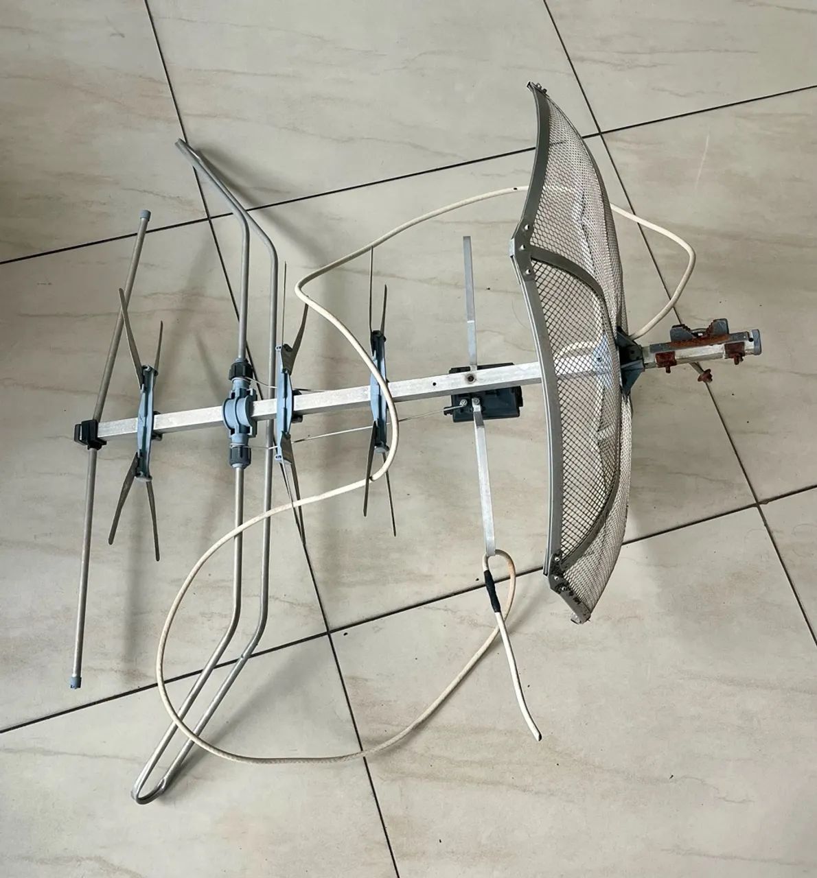 Uma antena externa de televisão muito conservada.  - Foto 3