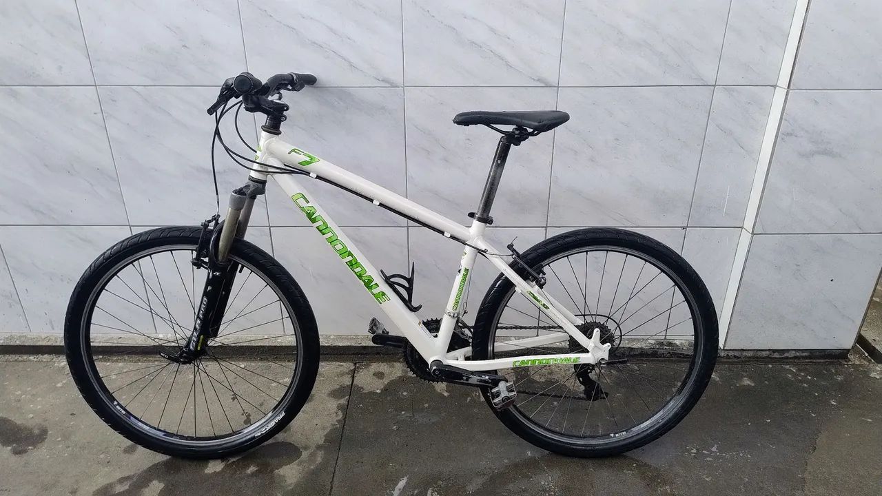 Bicicleta cannodale aro26 24v