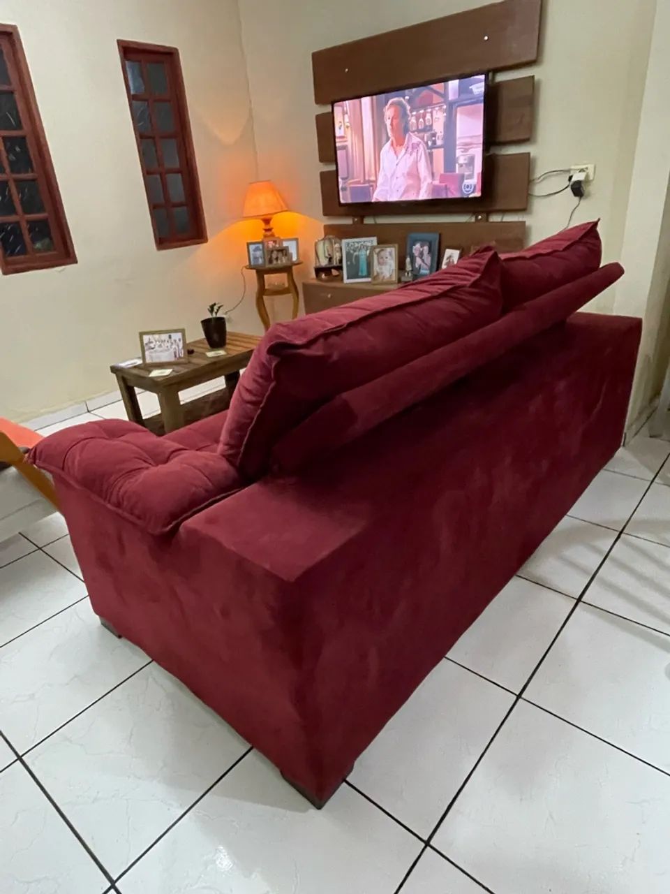 Sofá Retrátil e Reclinável Bordô em Suede - Excelente Estado (1 ano) - Foto 5