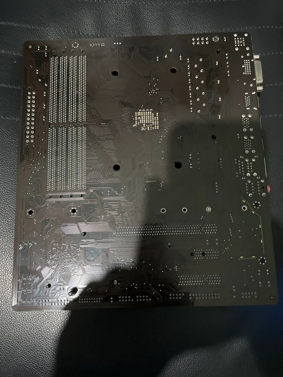 Placa mãe Gigabite B450M soquete AM4 - Foto 2