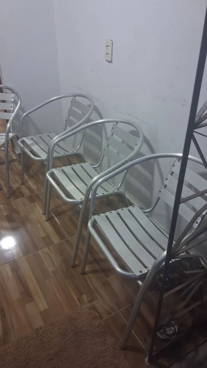 Cadeiras de alumínio novas sem marcas de uso - Foto 3