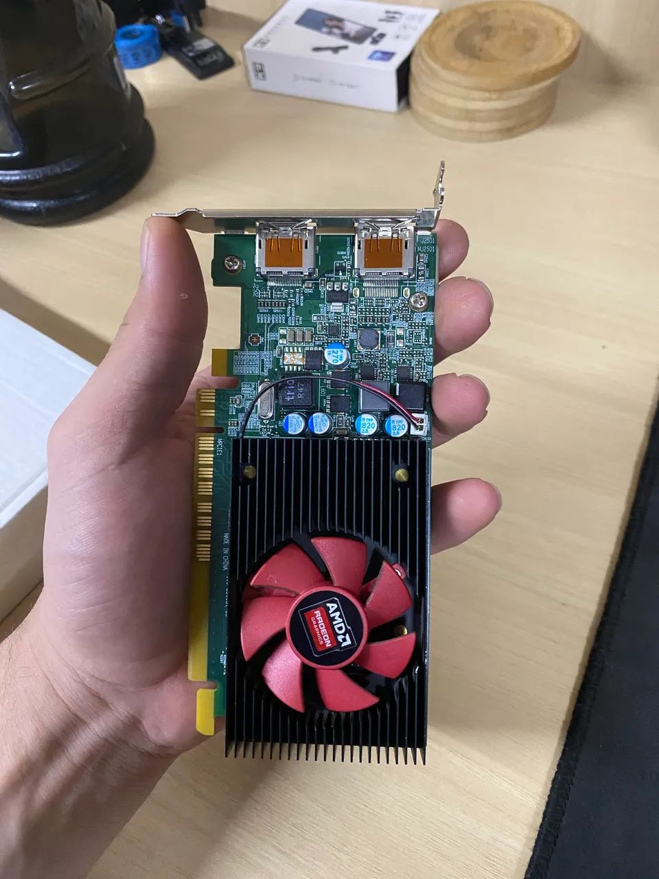 Placa de Vídeo AMD Radeon R5 240 - Foto 3