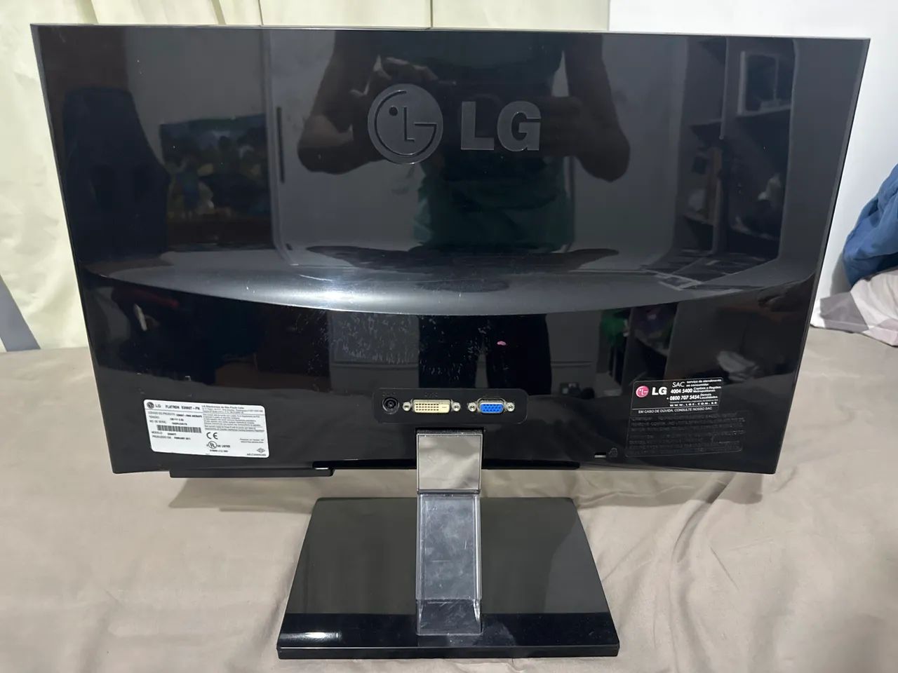 Monitor LG Flatron E2060T-PN LED 20? Widescreen  - Foto 2