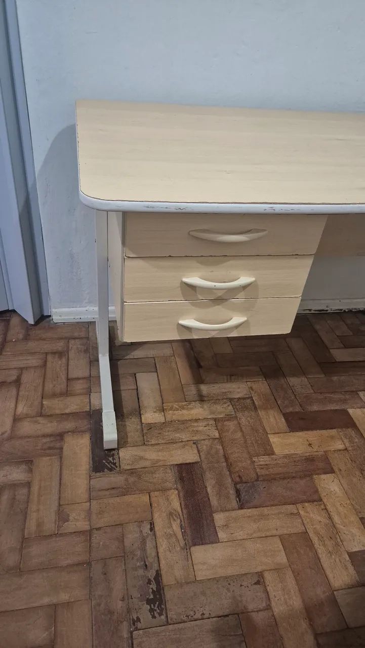 Mesa de escritório com gavetas  - Foto 4