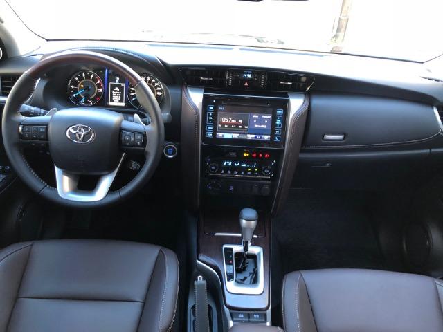 Toyota Hilux 2.8 Sw4 Srx 7 Lugares 2017 - Foto 3