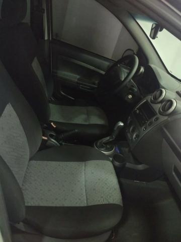 Fiesta Hatch 1.0 é Na World Car - Foto 5