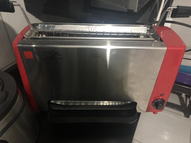 Vertical grill polishop