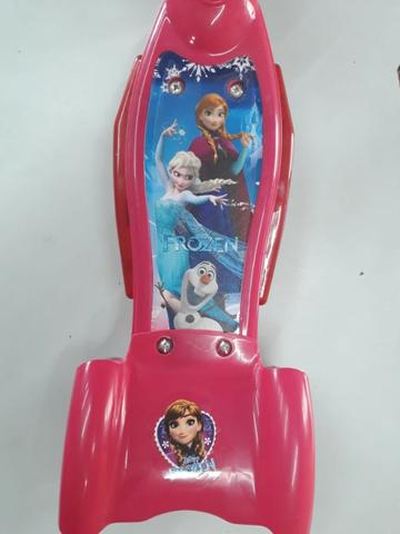 Patinete Infantil Musical Frozen 3 Rodas Com Luzes - Foto 4