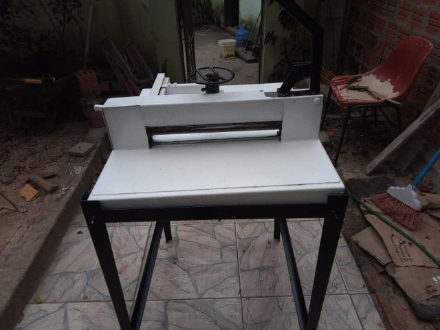 Guilhotina corte 300 Folhas, Maquina Plasticar!