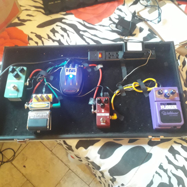 SET DE PEDAIS PARA GUITARRA E BAIXO