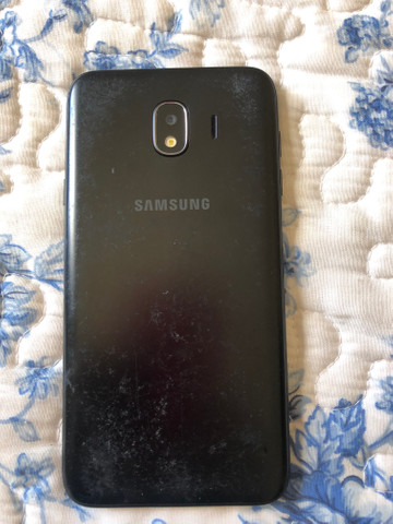 Celular J4