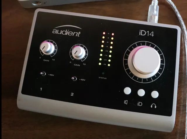 Interface de Audio USB Audient ID14 (DEFEITO / LEIA)