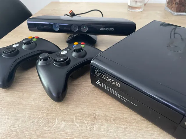 Xbox 360 Desbloqueado + 2 Controles + Kinect + 26 Jogos - Escorrega o Preço