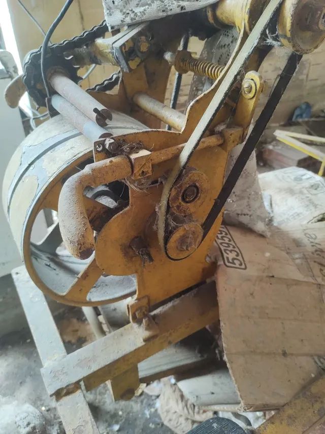 Duas maquinas bobinadeiras uma grande e uma pequena com motor otimo - Foto 4