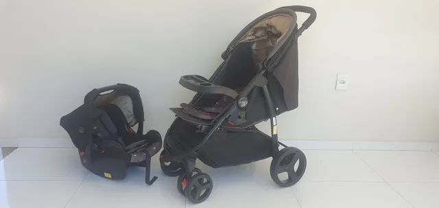 Carrinho de bebê + bebê conforto Nexus Cosco