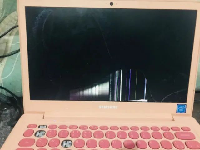 Notebook Usado Samsung Flash F30 Intel Celeron, 4GB RAM, SSD 64GB Tela 13,3" Rosa - Foto 3