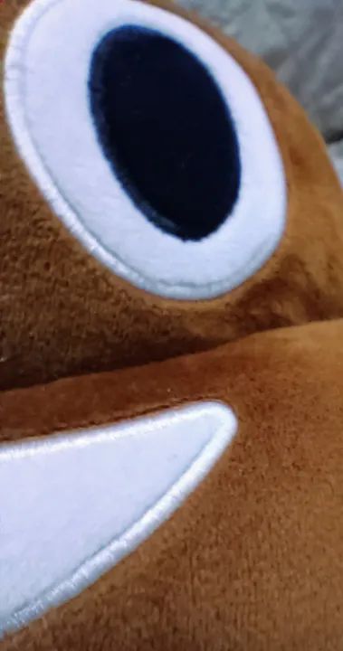 Almofada emoji coco cocô usada importada - Foto 4