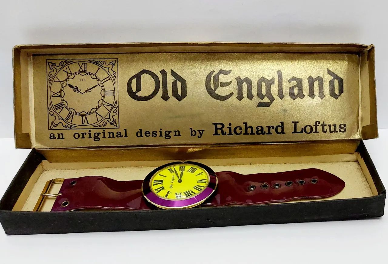 Relógio Vintage Old Design by Richard Loftus 